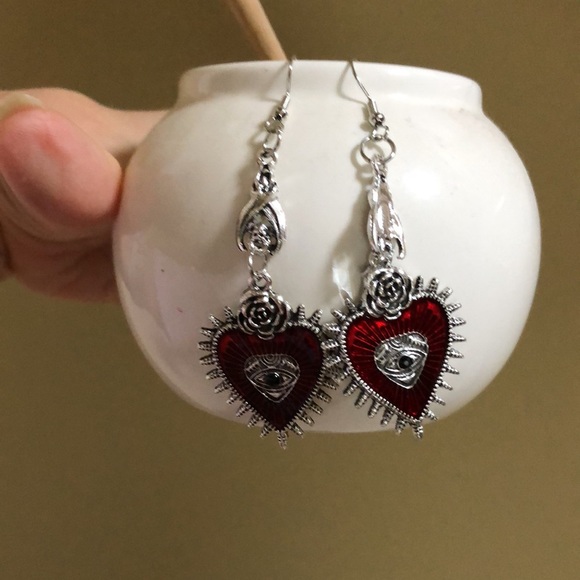 Silver titanium evil eye rose red goth punk heart drop earrings - Picture 5 of 7